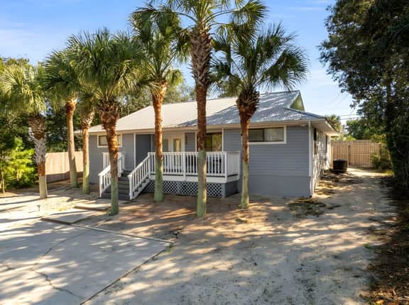 Walk to Beach | Sleeps 8 | Firepit | Beachcombers Nook | Panama City Beach